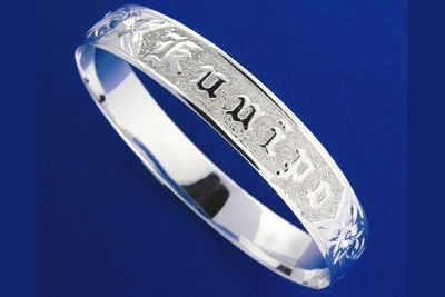 SILVER 925 HAWAIIAN BANGLE BRACELET PLUMERIA SCROLL RAISED LETTER KUUIPO 18MM