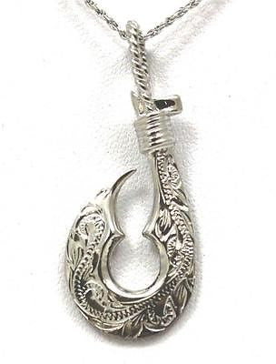 HEAVY SOLID 14K WHITE GOLD REVERSIBLE HAWAIIAN SCROLL ENGRAVED FISH HOOK PENDANT